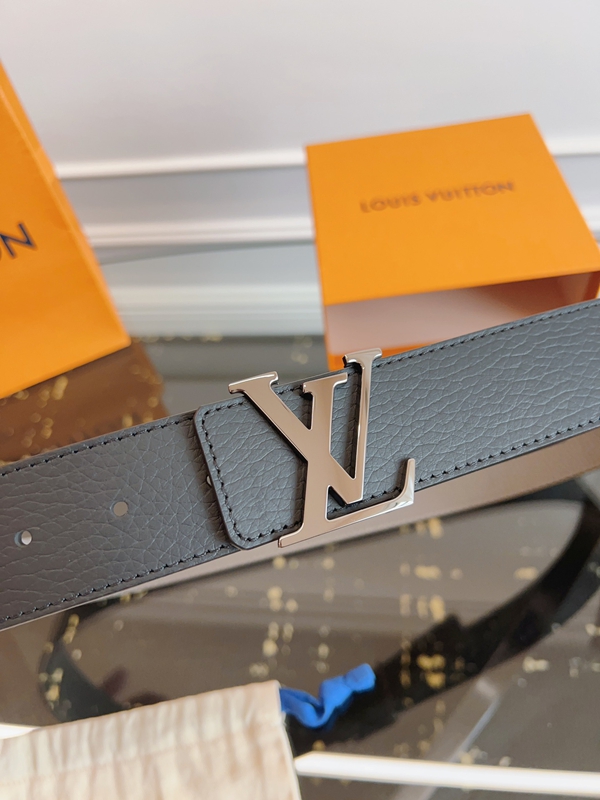 ルイヴィトンベルト背面デザイン